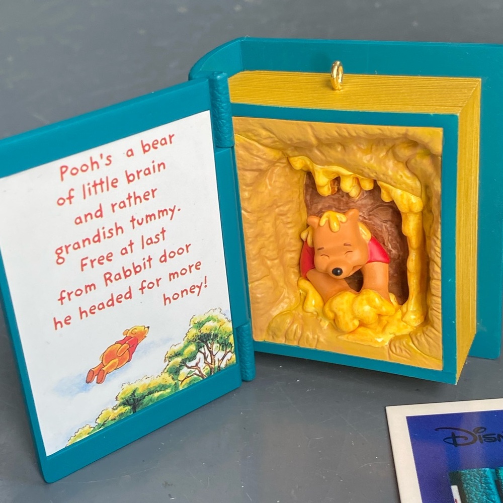 2004 Winnie the Pooh 7th - A Sticky Situation Keepsak Christmas Ornament NEW
